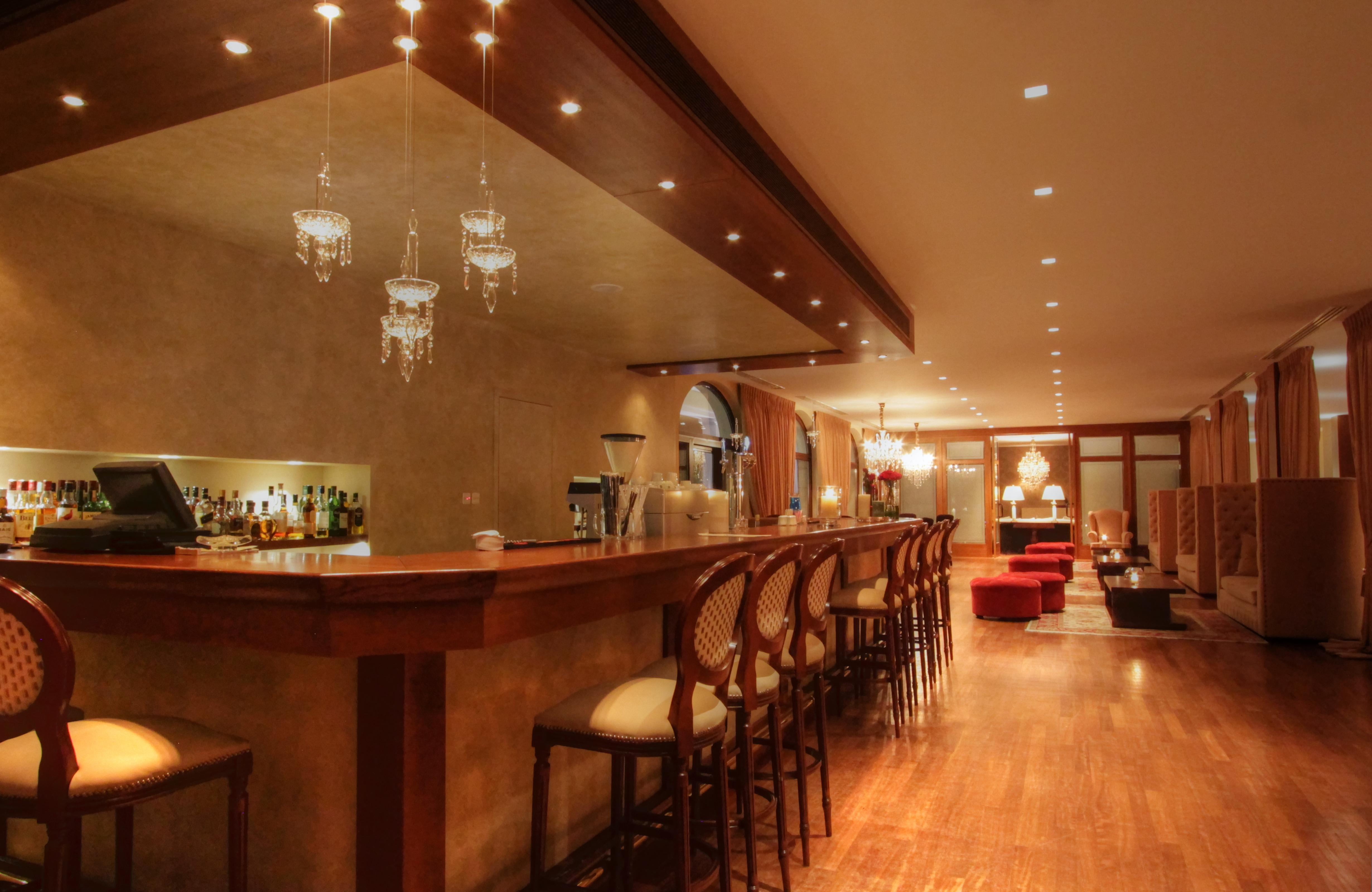 Hotel Du Lac Congress Center & Spa Ioannina Extérieur photo The bar at the hotel