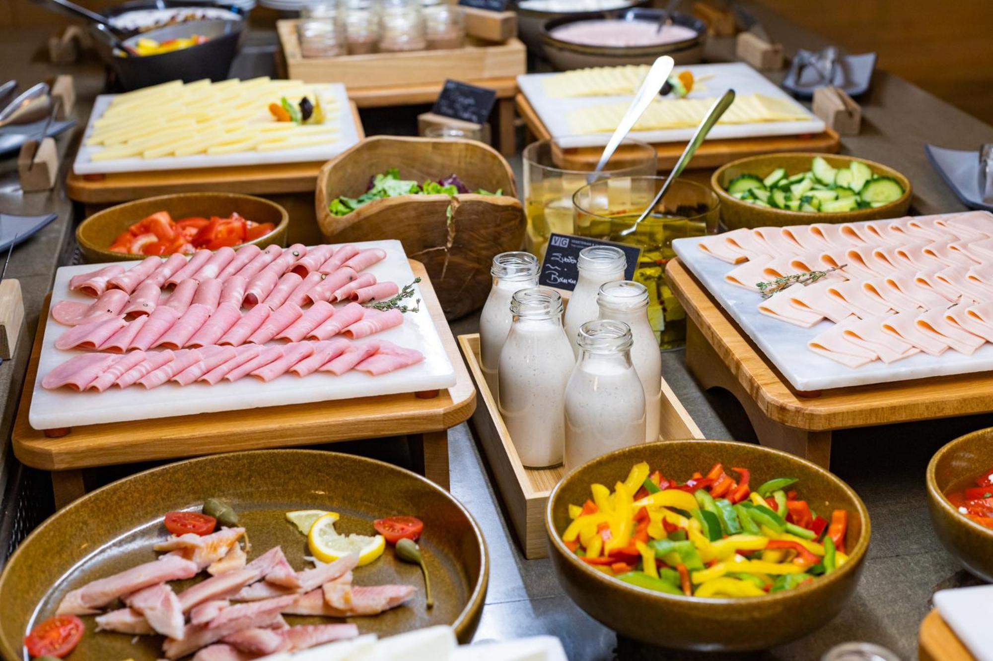 Hotel Du Lac Congress Center & Spa Ioannina Extérieur photo A buffet at a hotel