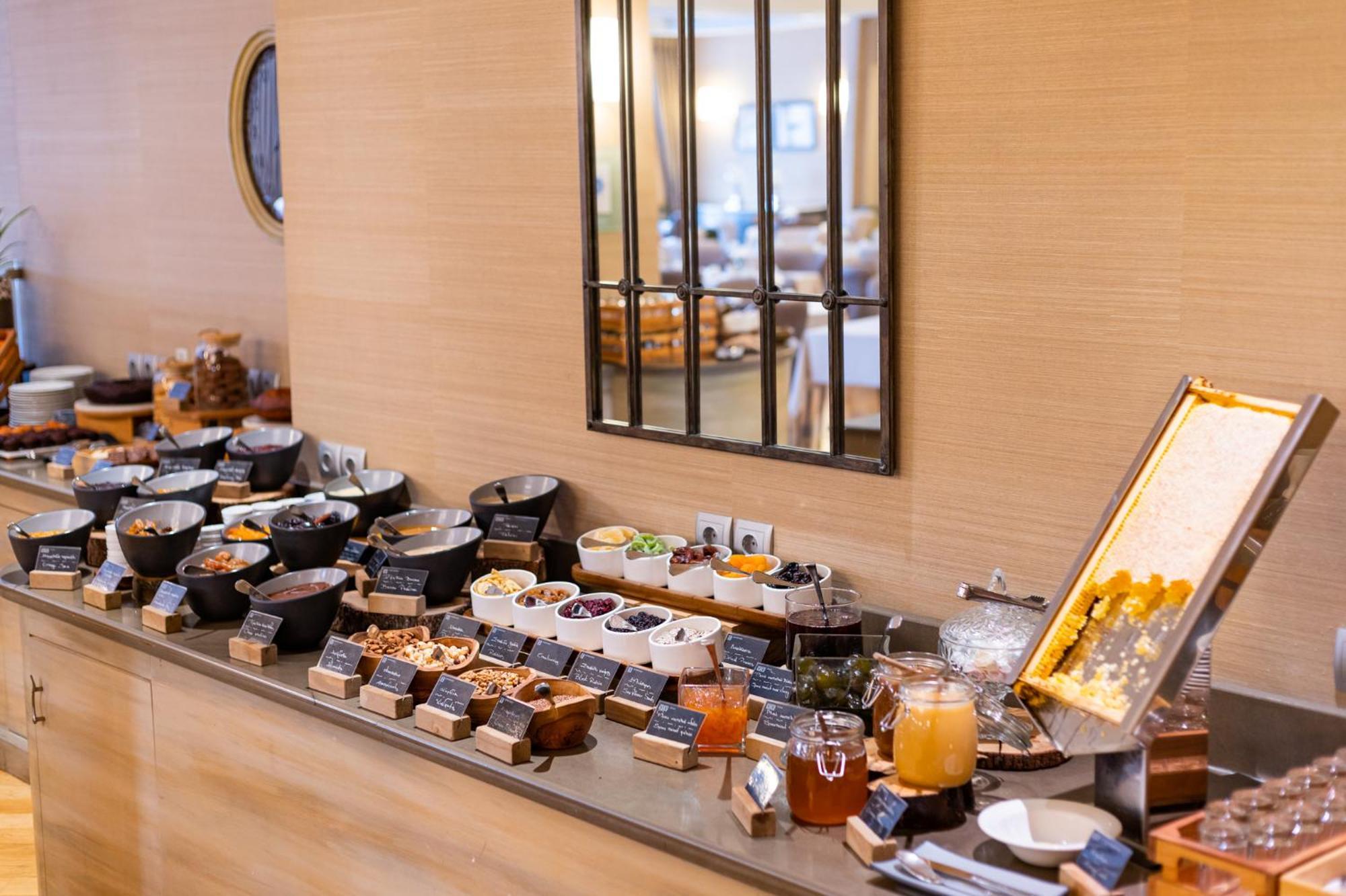 Hotel Du Lac Congress Center & Spa Ioannina Extérieur photo A buffet at a hotel