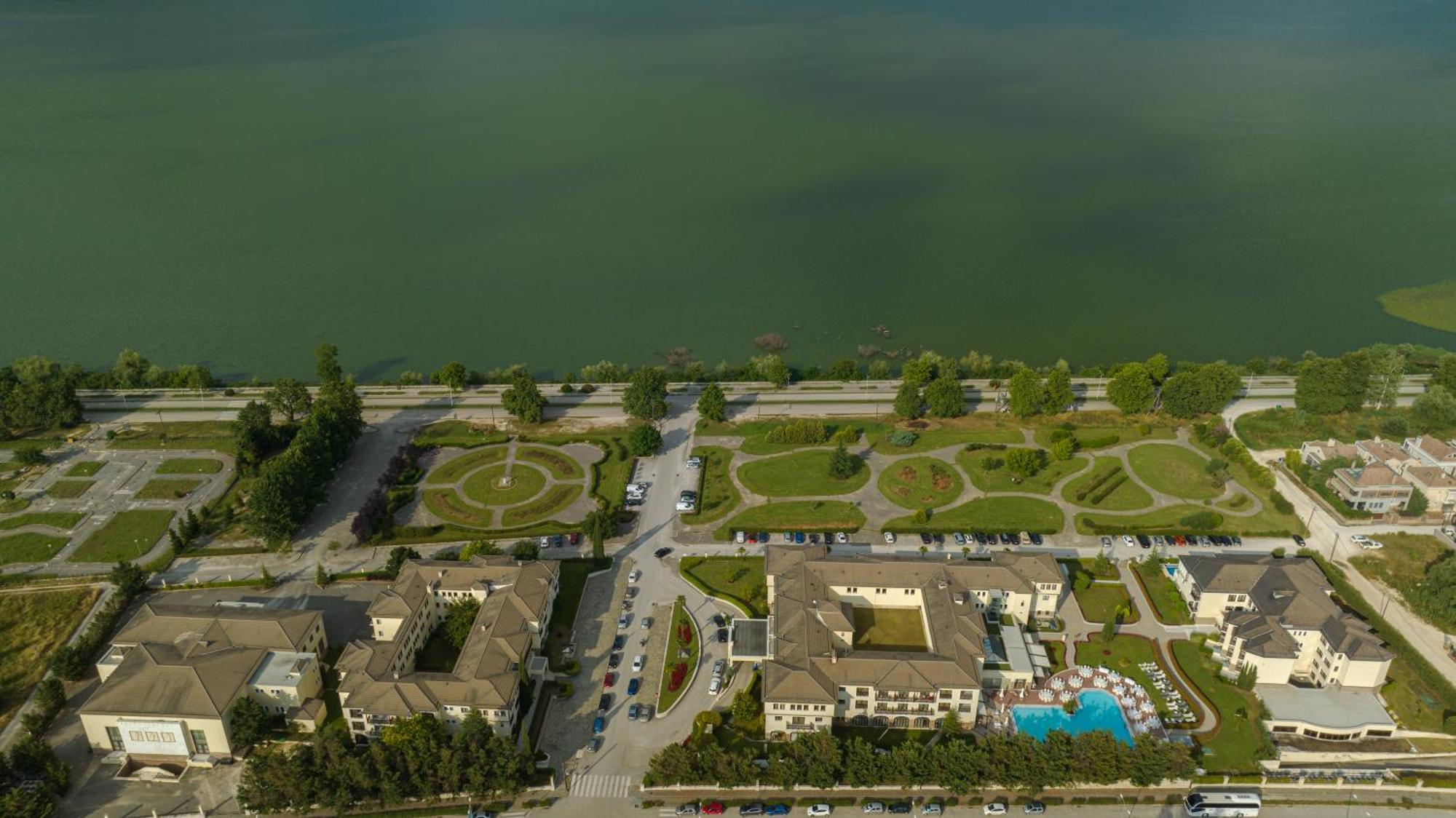 Hotel Du Lac Congress Center & Spa Ioannina Extérieur photo Aerial view of the lake
